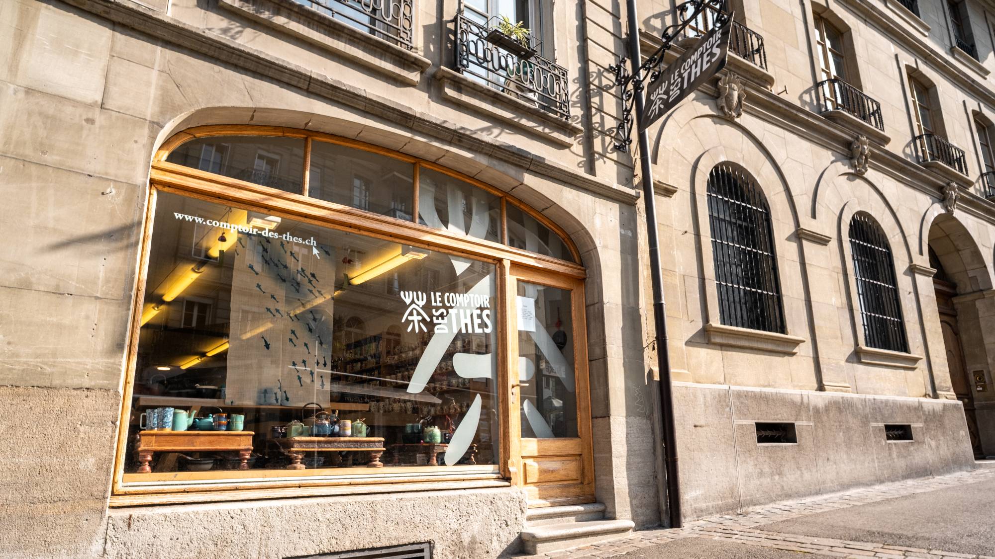 Photographie de la devanture de la boutique.