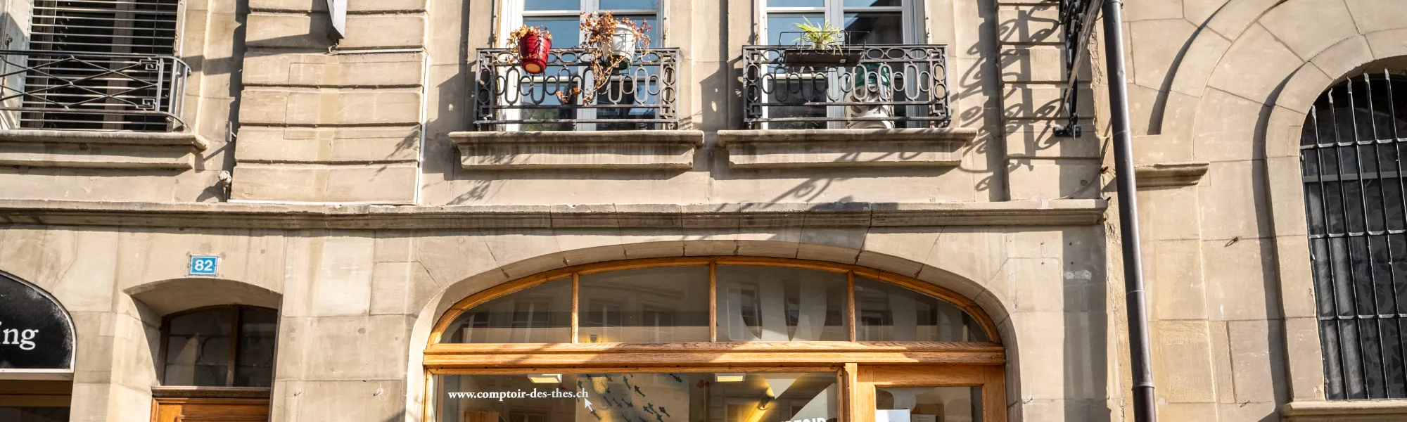 La vitrine de la boutique du Comptoir des thés à Fribourg.